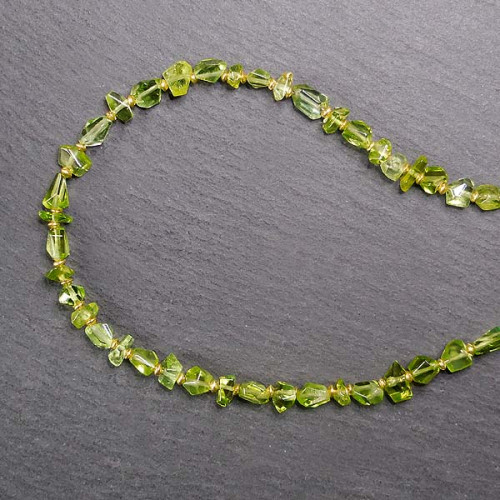 Peridot - Kette mit Vergoldeten Zwischenperlen